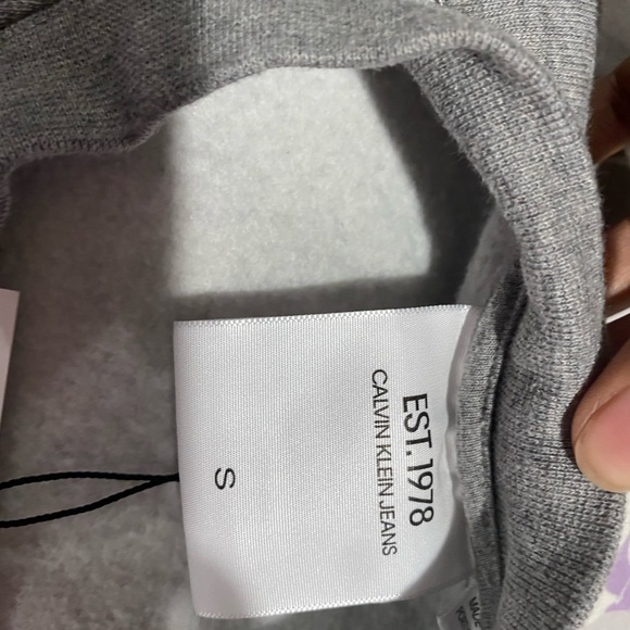Calvin Klein sweatshirt - Picture 3 of 6